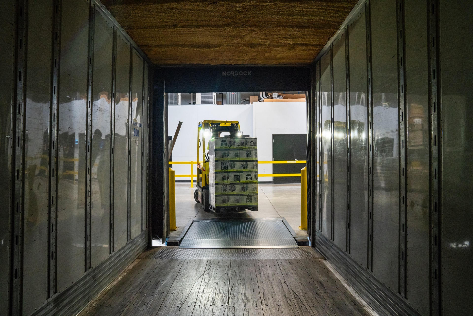 Manejo, cruce y almacenamiento de mercancías - FRZ Forwarding